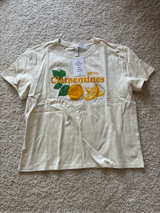 H&M Tops - NWT H&M Cream 'Sweet Clementines' Graphic Tee M